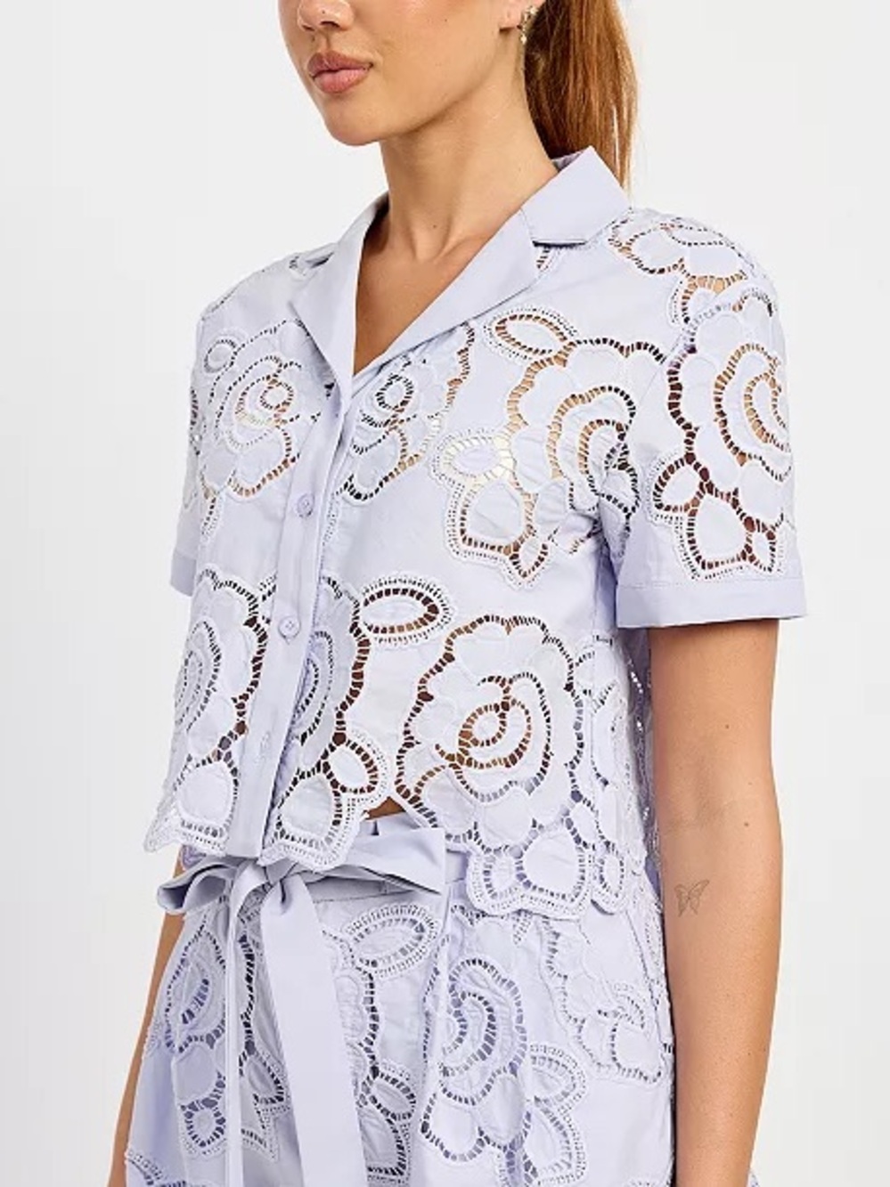 Nwot En Saison Lavender Floral Eyelet Button-Front Top